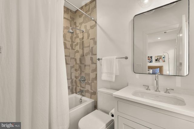 135 N EDGEWOOD ST, Arlington, VA 22201