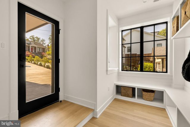 135 N EDGEWOOD ST, Arlington, VA 22201