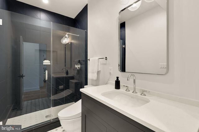 135 N EDGEWOOD ST, Arlington, VA 22201