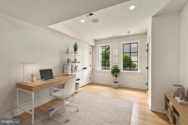 135 N EDGEWOOD ST, Arlington, VA 22201