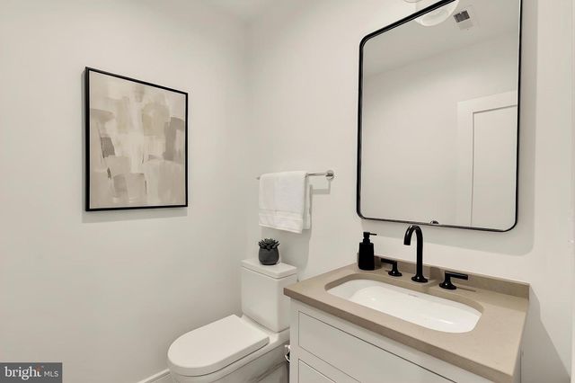 135 N EDGEWOOD ST, Arlington, VA 22201