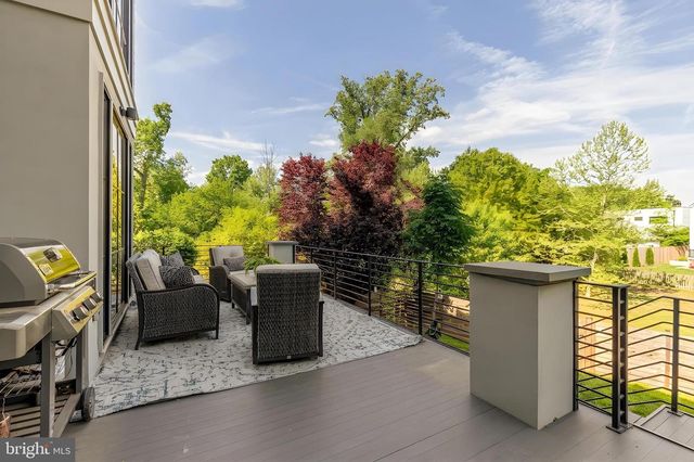 135 N EDGEWOOD ST, Arlington, VA 22201