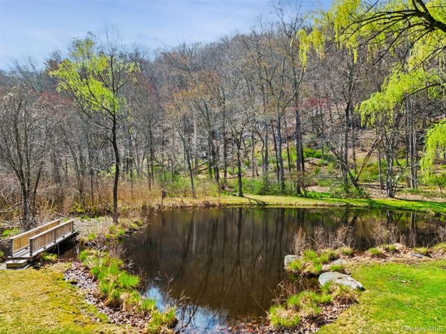 2 Reynolds Lane, Katonah, NY 10536