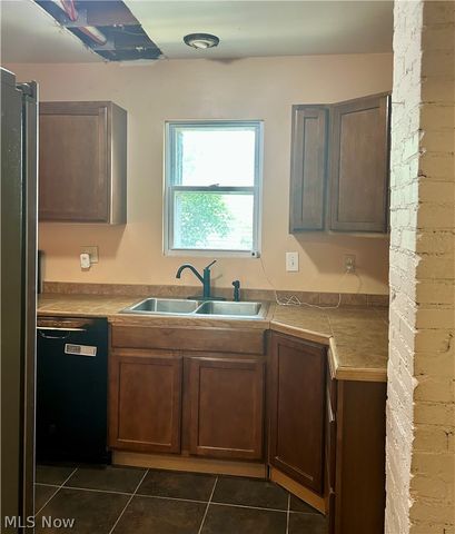 1498 Overlook Drive, Akron, OH 44314