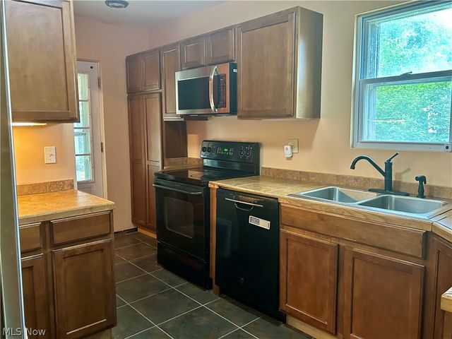 1498 Overlook Drive, Akron, OH 44314