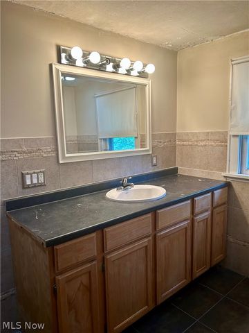 1498 Overlook Drive, Akron, OH 44314