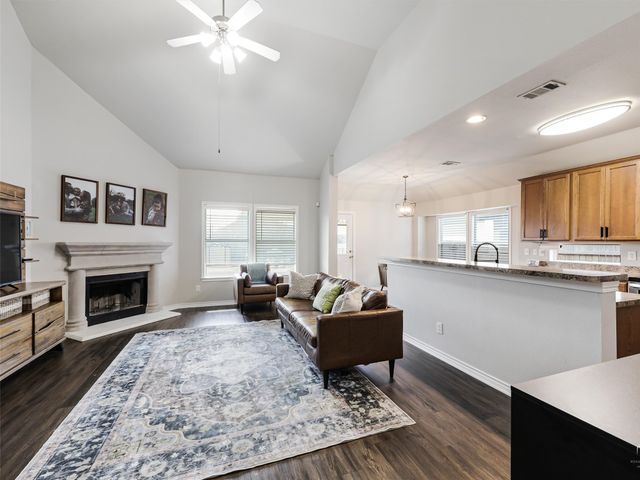 5817 Brookside Drive, Denton, TX 76226