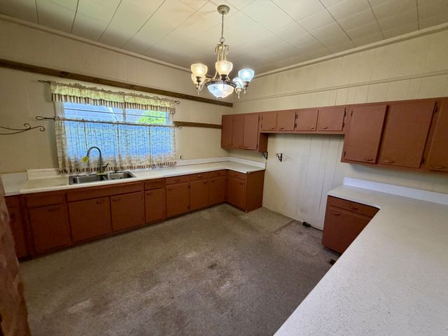 328 Head St, Paris, TN 38242