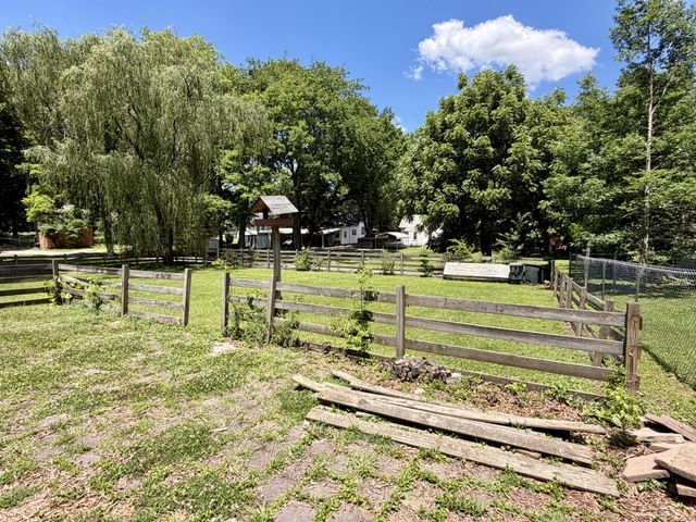 328 Head St, Paris, TN 38242