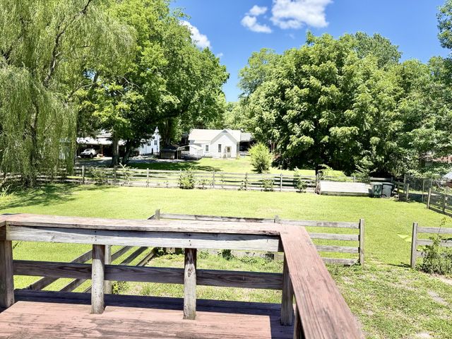 328 Head St, Paris, TN 38242