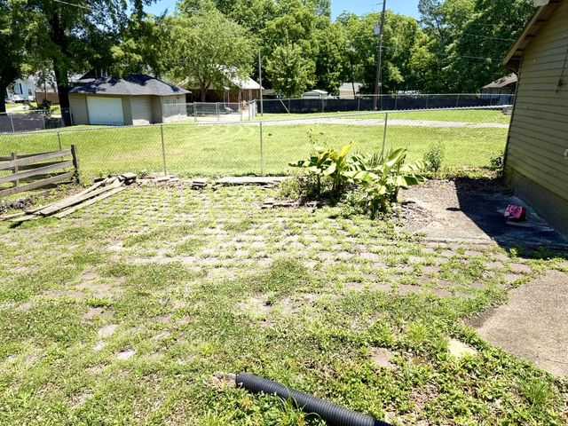 328 Head St, Paris, TN 38242