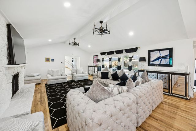 11212 Inwood Road, Dallas, TX 75229