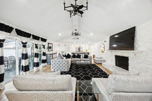 11212 Inwood Road, Dallas, TX 75229