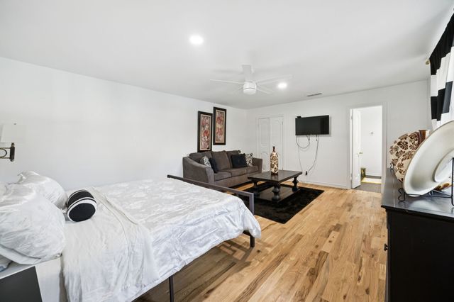 11212 Inwood Road, Dallas, TX 75229