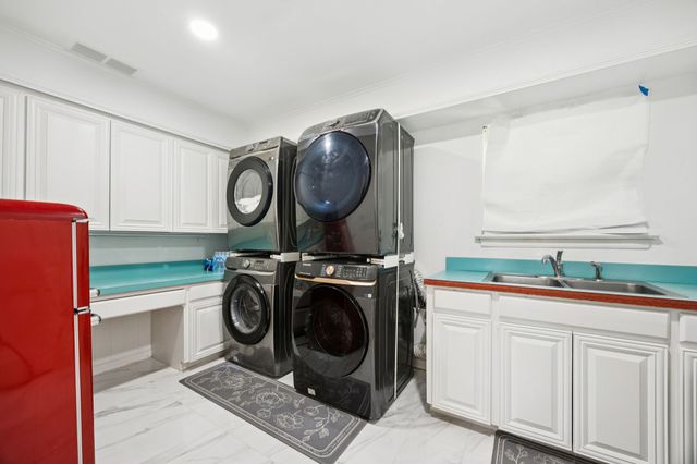 11212 Inwood Road, Dallas, TX 75229