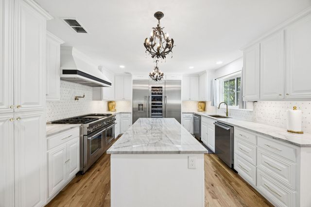 11212 Inwood Road, Dallas, TX 75229