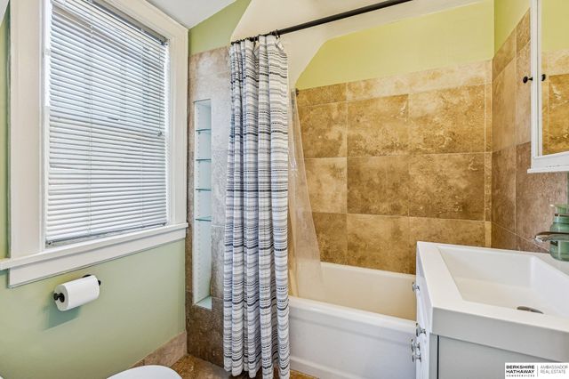 3622 S 20th Street, Omaha, NE 68108