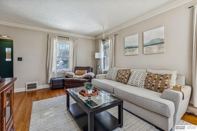 3622 S 20th Street, Omaha, NE 68108