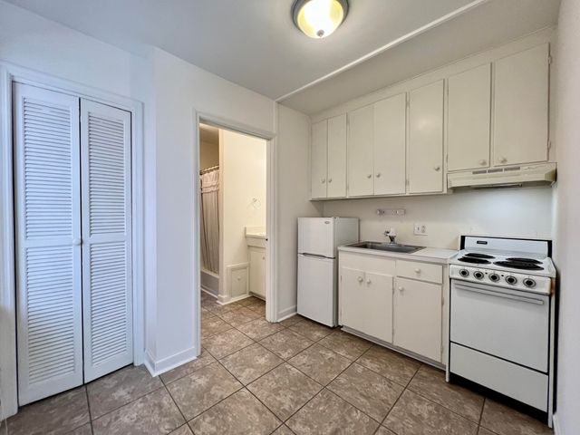 12 Wentworth Street B, Charleston, SC 29401