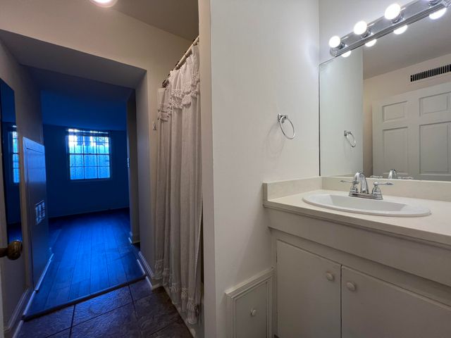 12 Wentworth Street B, Charleston, SC 29401