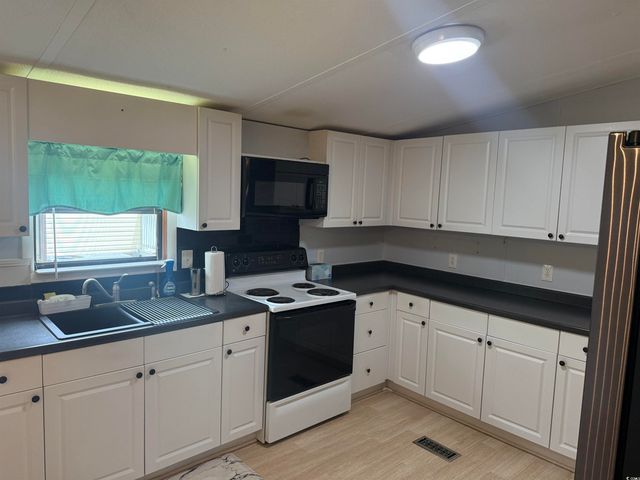 19 Poolside Dr., Murrells Inlet, SC 29576