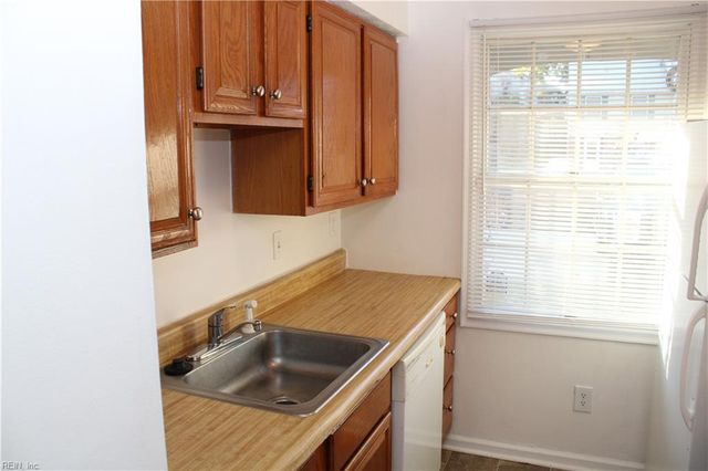 44 Lucinda CT, Hampton, VA 23666