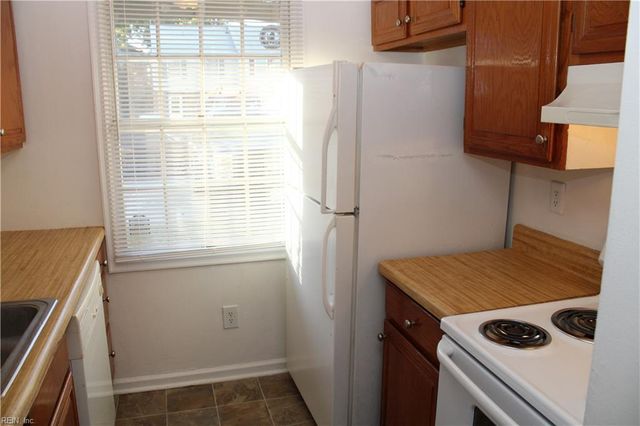 44 Lucinda CT, Hampton, VA 23666