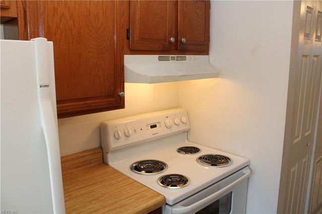 44 Lucinda CT, Hampton, VA 23666