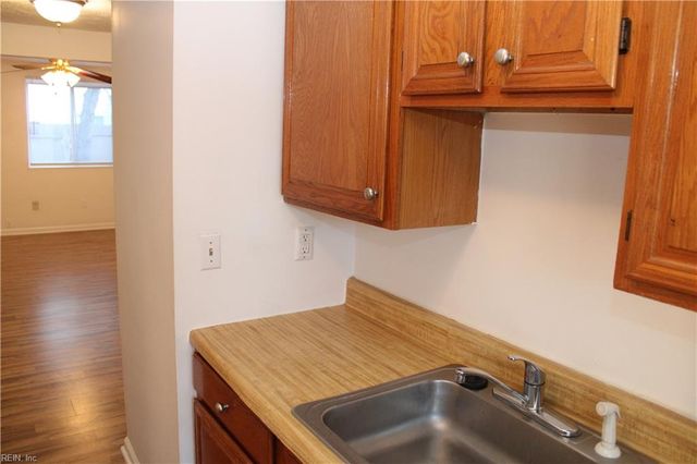 44 Lucinda CT, Hampton, VA 23666