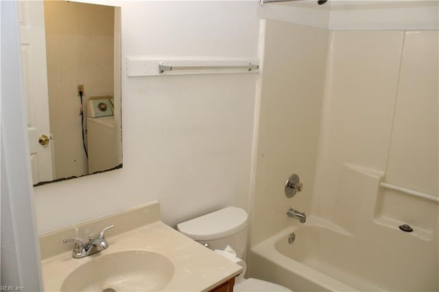 44 Lucinda CT, Hampton, VA 23666