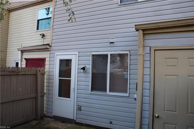 44 Lucinda CT, Hampton, VA 23666