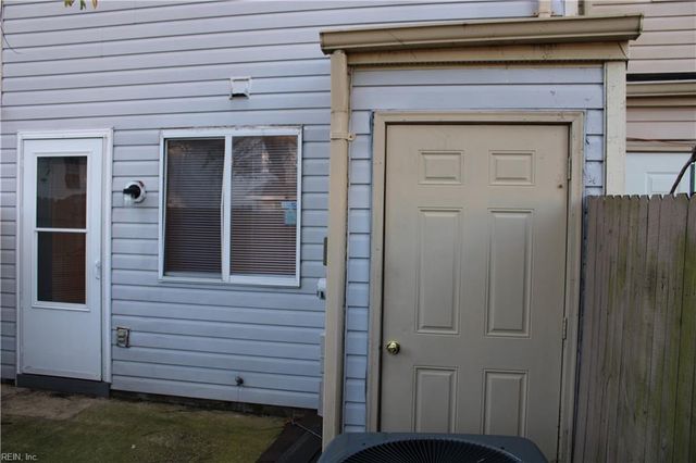 44 Lucinda CT, Hampton, VA 23666