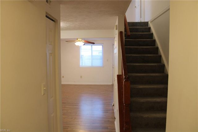 44 Lucinda CT, Hampton, VA 23666