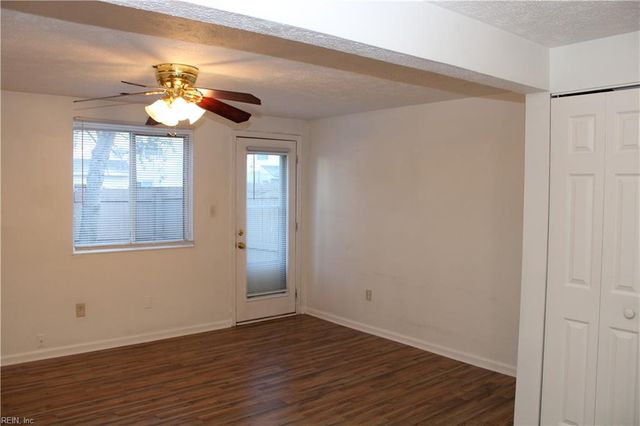 44 Lucinda CT, Hampton, VA 23666