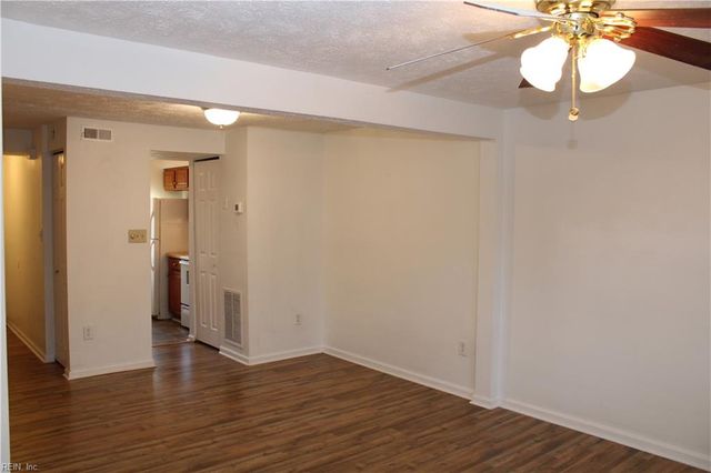 44 Lucinda CT, Hampton, VA 23666