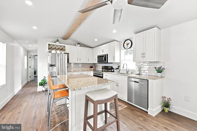 864 BUTTONWOOD AVE, Spring City, PA 19475