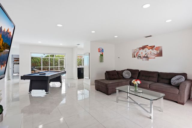 5940 NW 16th Street, Sunrise, FL 33313