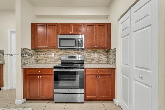 241 SE 35th Ave, Homestead, FL 33033