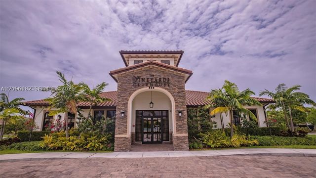 241 SE 35th Ave, Homestead, FL 33033