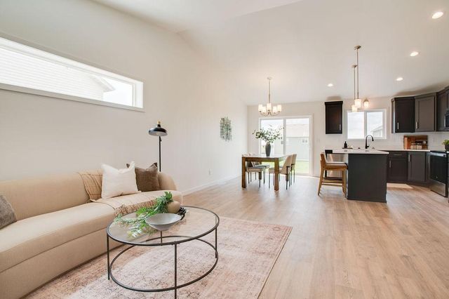 3843 19th Street S, Moorhead, MN 56560