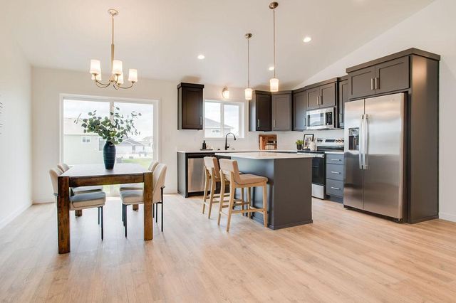 3843 19th Street S, Moorhead, MN 56560