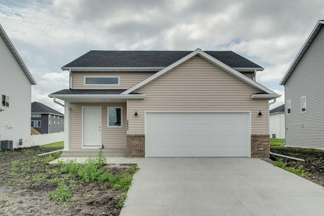 3843 19th Street S, Moorhead, MN 56560