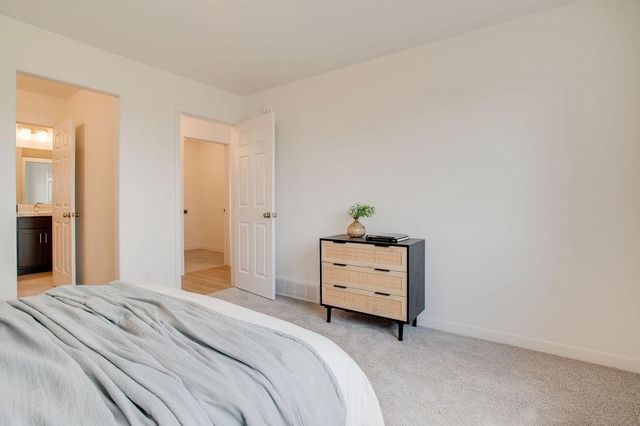 3843 19th Street S, Moorhead, MN 56560