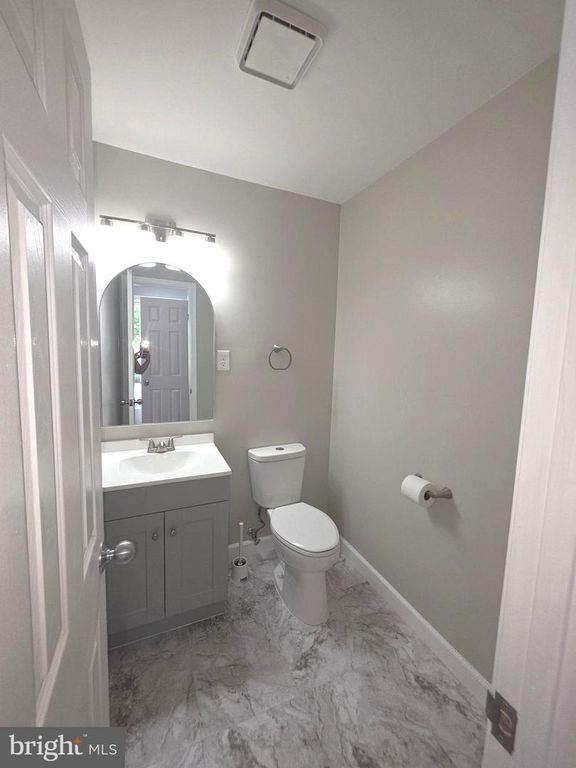 Image 19 of property listing at 17234 BROOKMEADOW LN, Upper Marlboro, MD 20772
