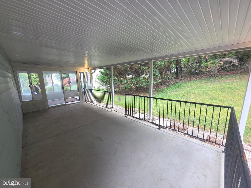 Image 40 of property listing at 17234 BROOKMEADOW LN, Upper Marlboro, MD 20772
