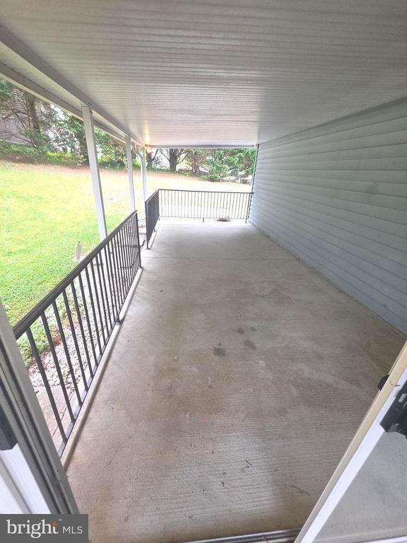 Image 42 of property listing at 17234 BROOKMEADOW LN, Upper Marlboro, MD 20772