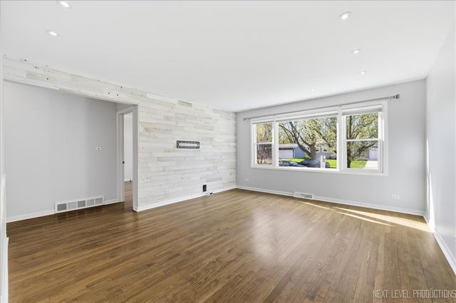 1909 Forrest Boulevard, St. Charles, IL 60174