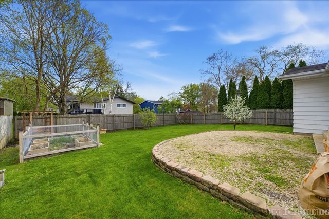 1909 Forrest Boulevard, St. Charles, IL 60174