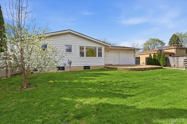 1909 Forrest Boulevard, St. Charles, IL 60174