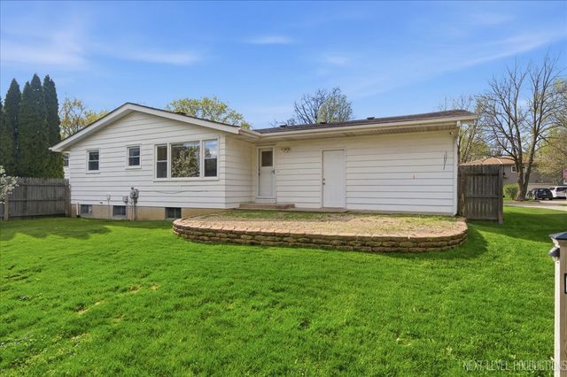 1909 Forrest Boulevard, St. Charles, IL 60174